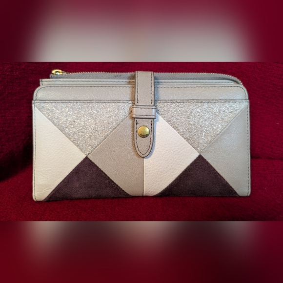 Fossil Gray and White Geometric Wallet Leather - Picture 1 of 6